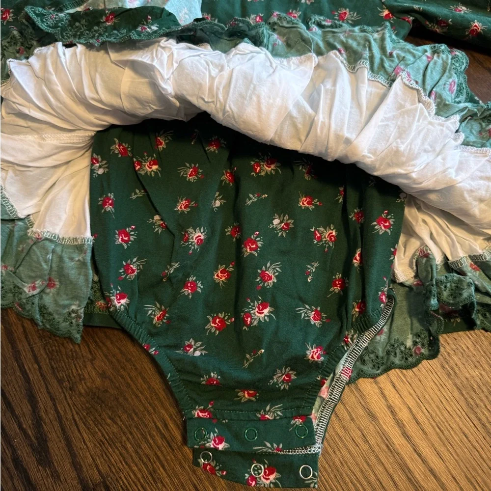 SweetHoney Holiday Green and Cream Dress and Apron - Picture 4 of 5